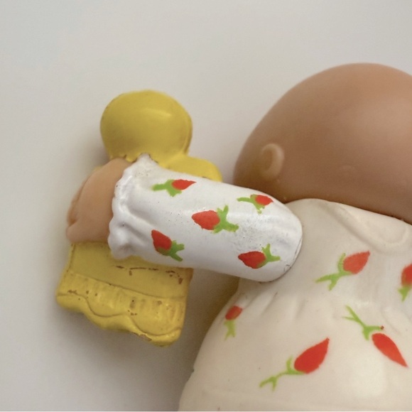 Cabbage Patch Kids Doll with Yellow Toy - Picture 5 of 8